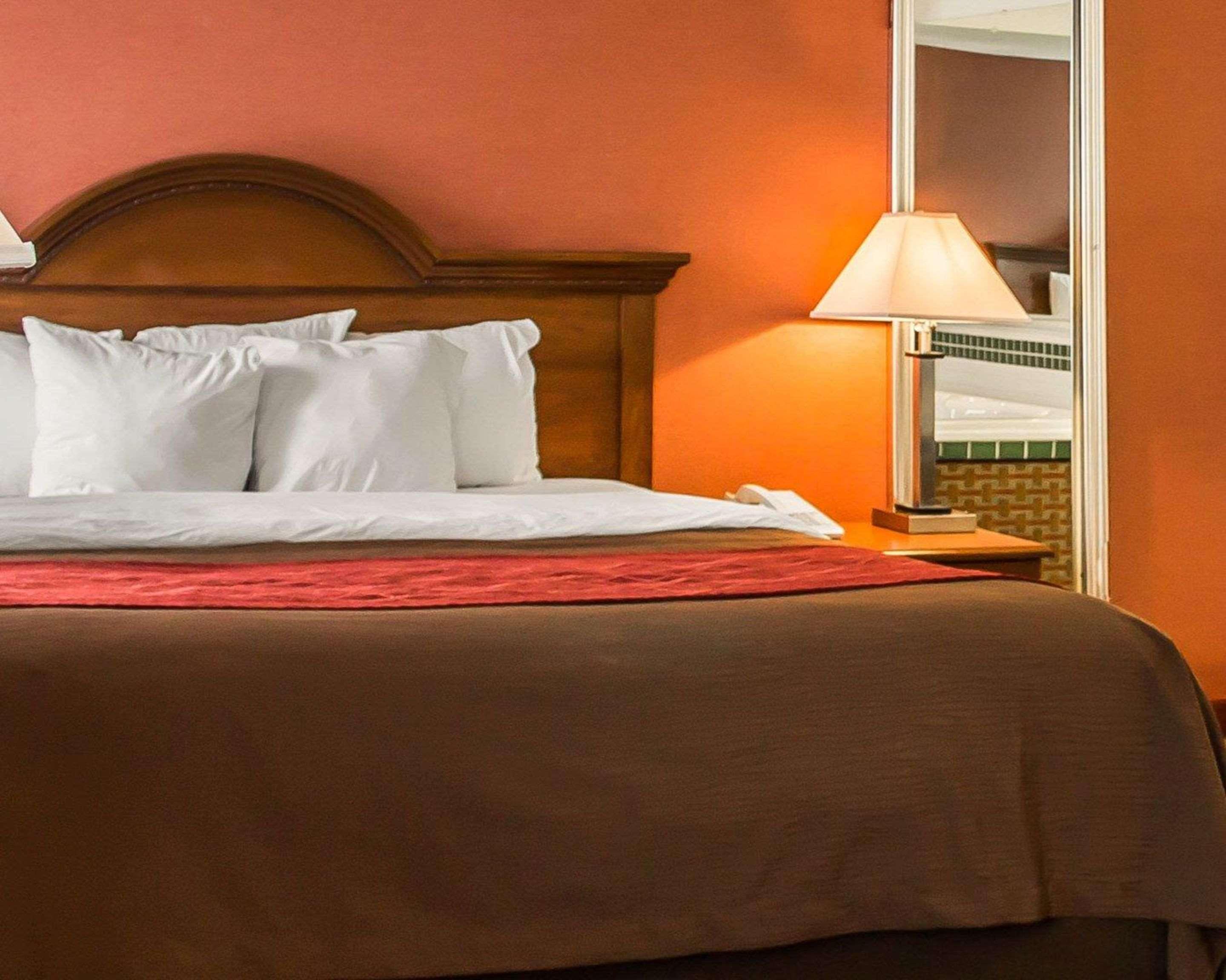 Quality Inn East Liverpool Экстерьер фото