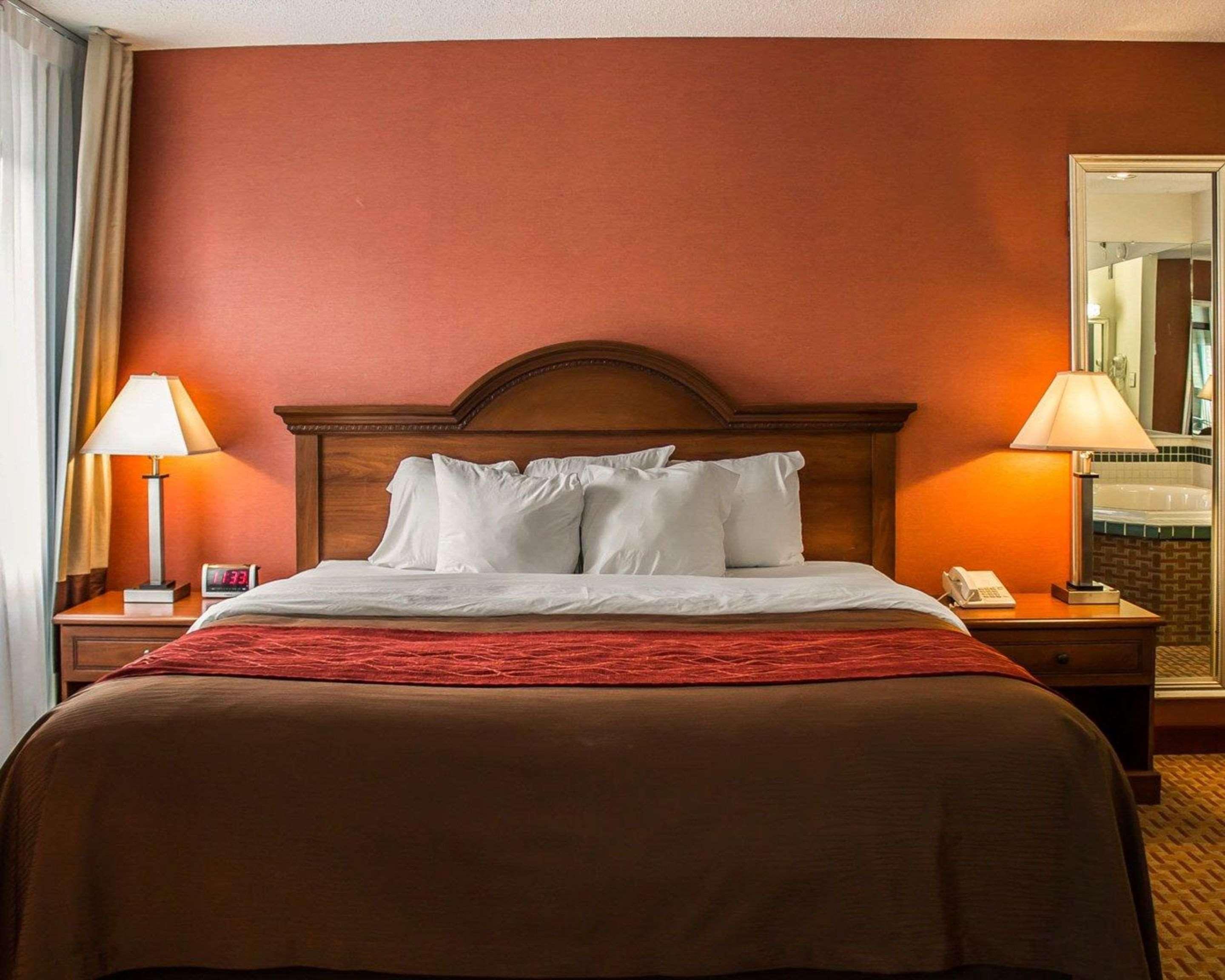 Quality Inn East Liverpool Экстерьер фото