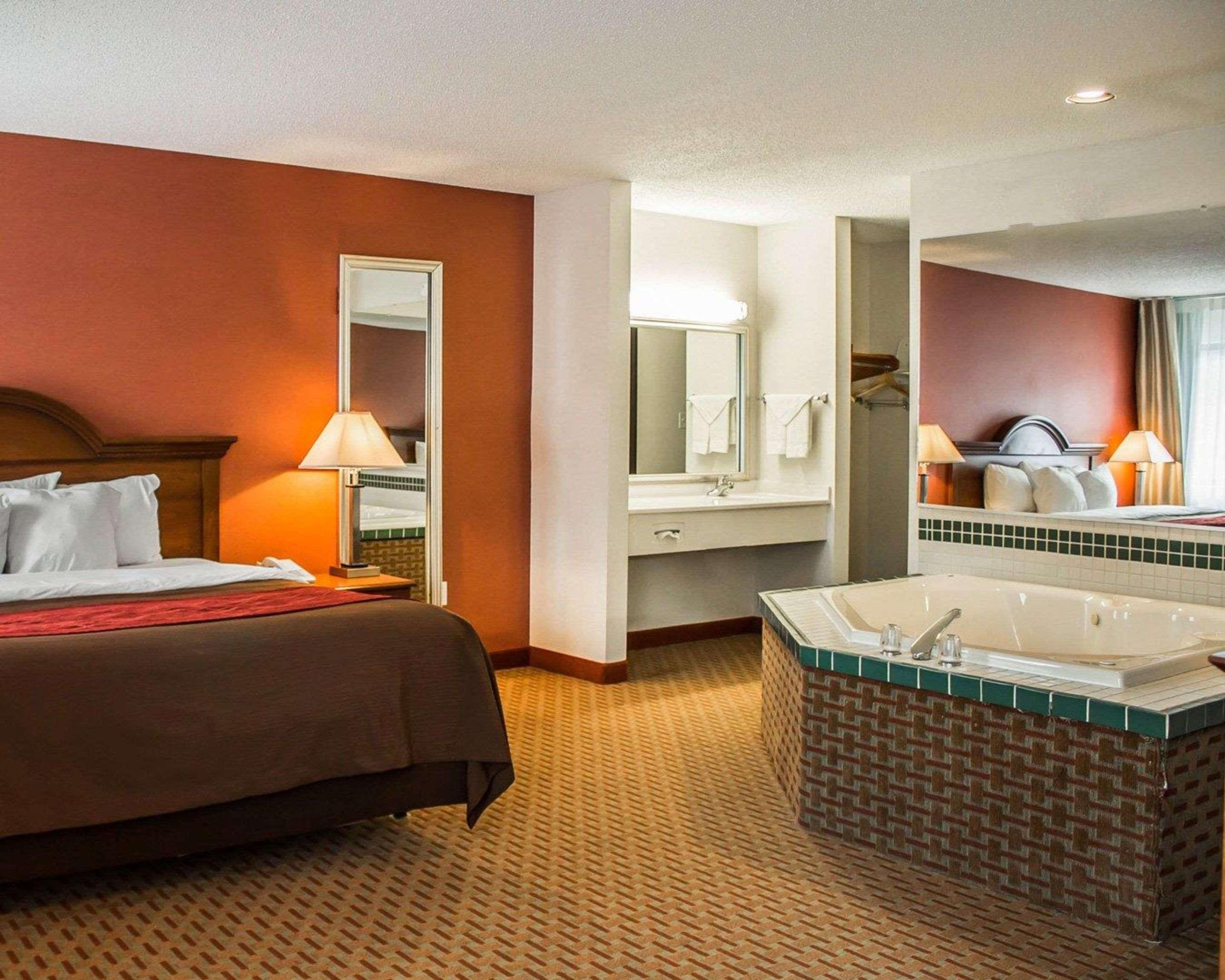 Quality Inn East Liverpool Экстерьер фото