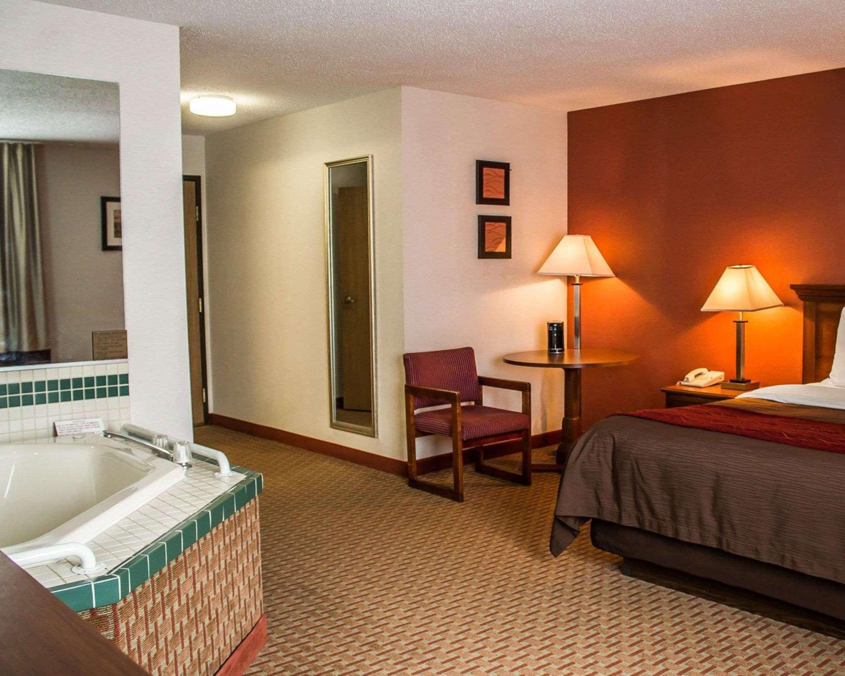 Quality Inn East Liverpool Экстерьер фото