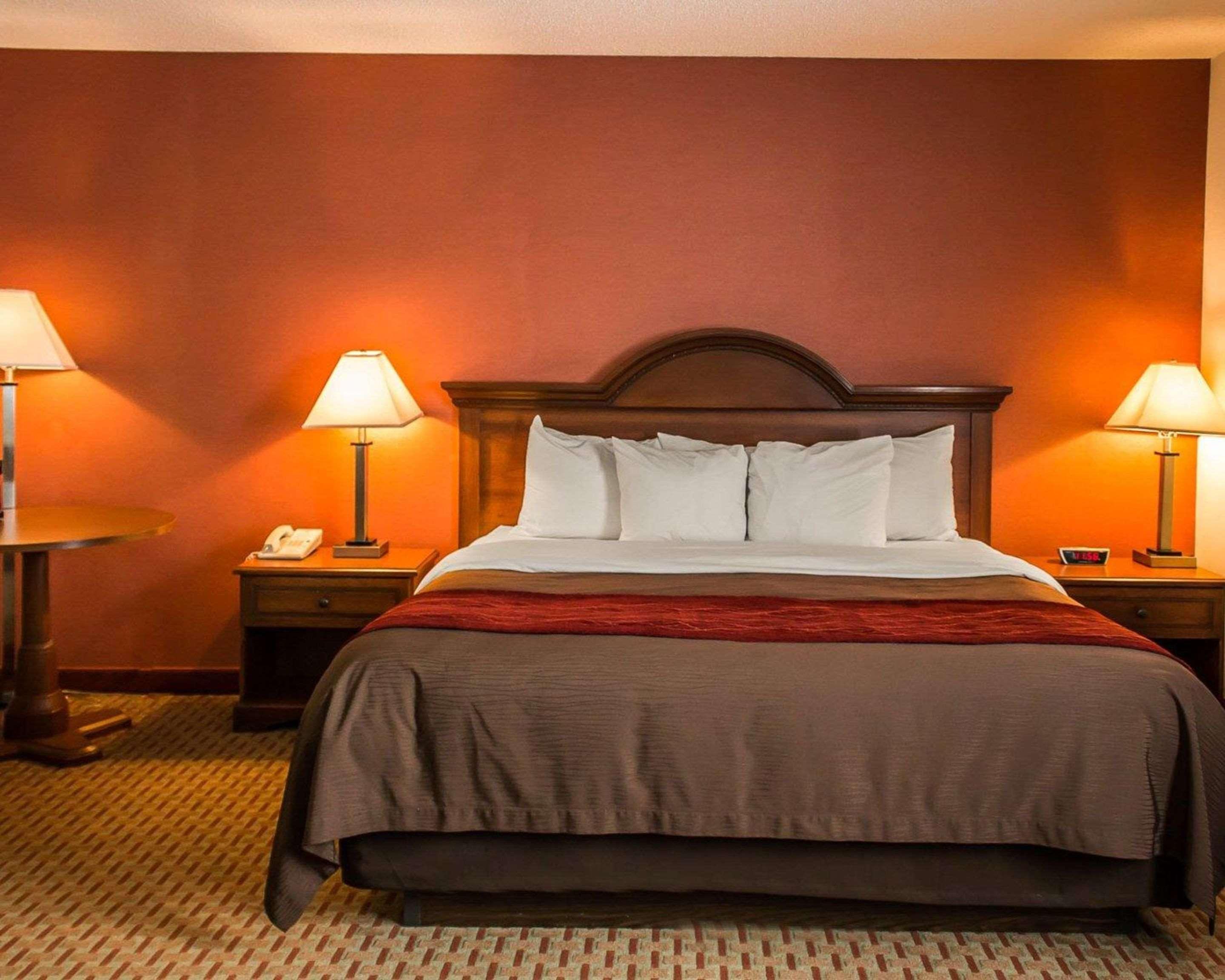 Quality Inn East Liverpool Экстерьер фото