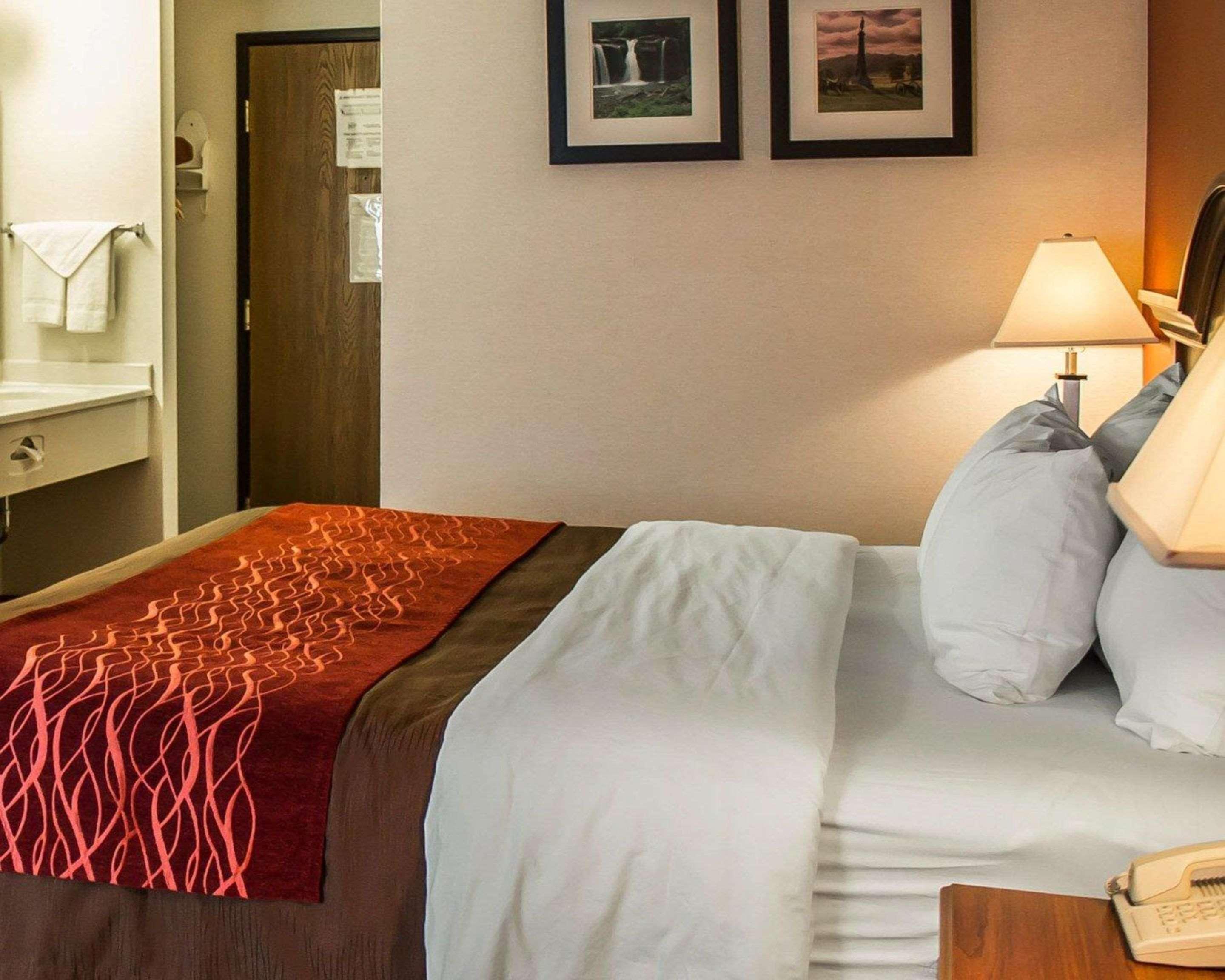 Quality Inn East Liverpool Экстерьер фото