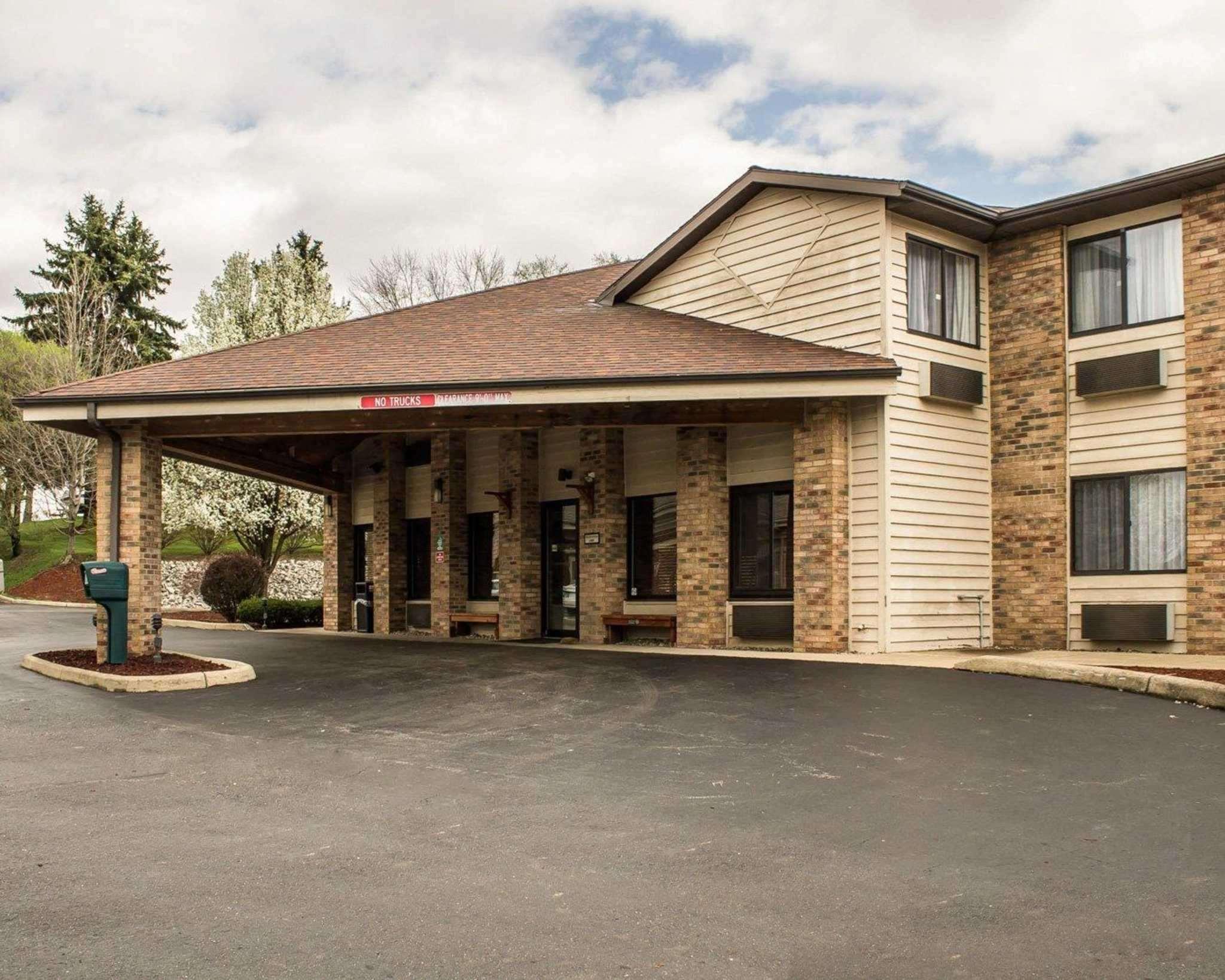 Quality Inn East Liverpool Экстерьер фото