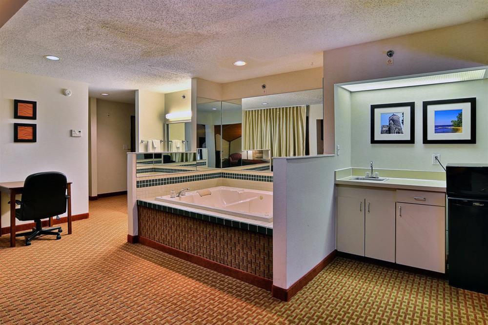 Quality Inn East Liverpool Экстерьер фото