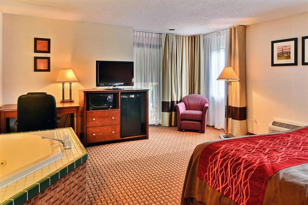 Quality Inn East Liverpool Экстерьер фото