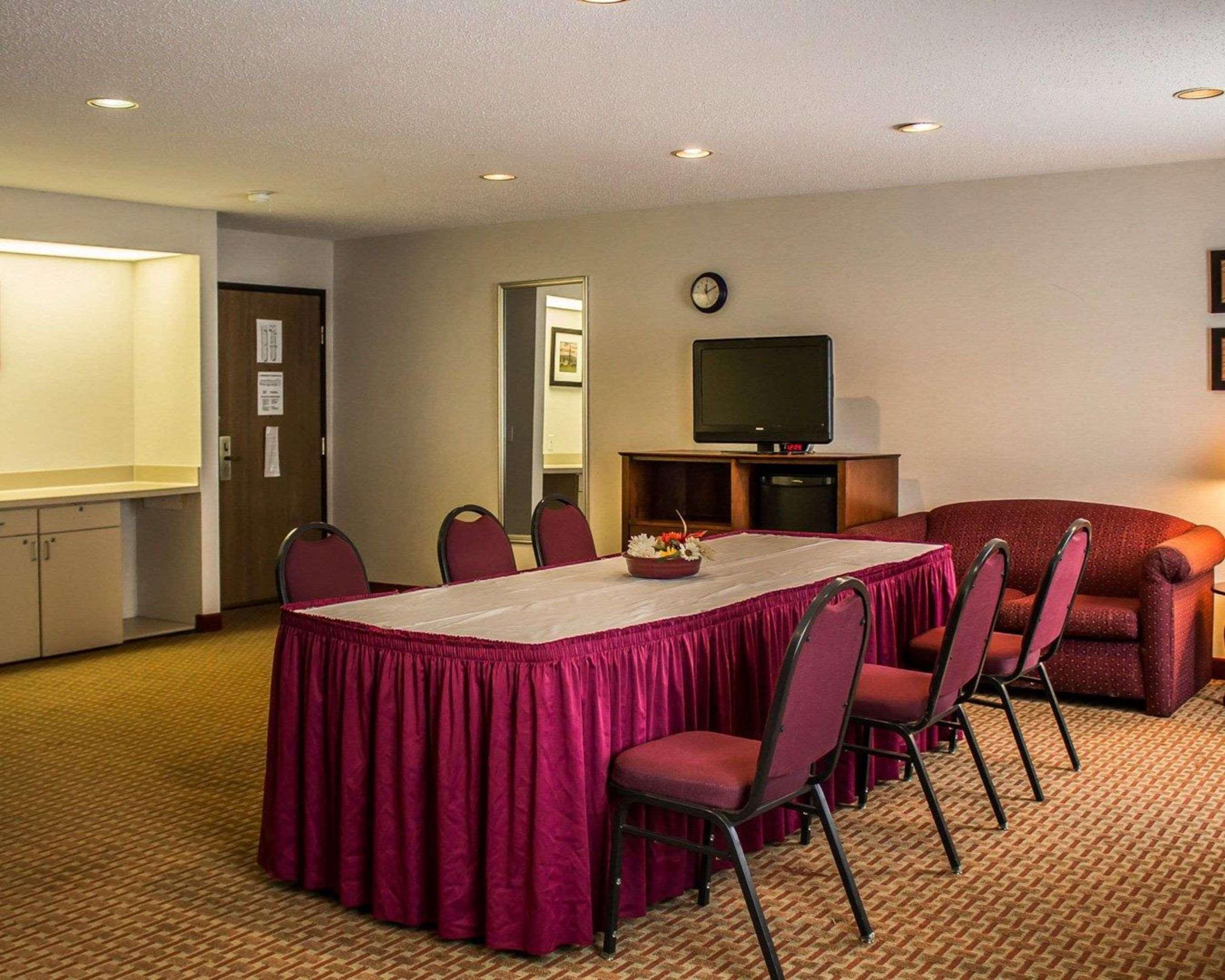 Quality Inn East Liverpool Экстерьер фото