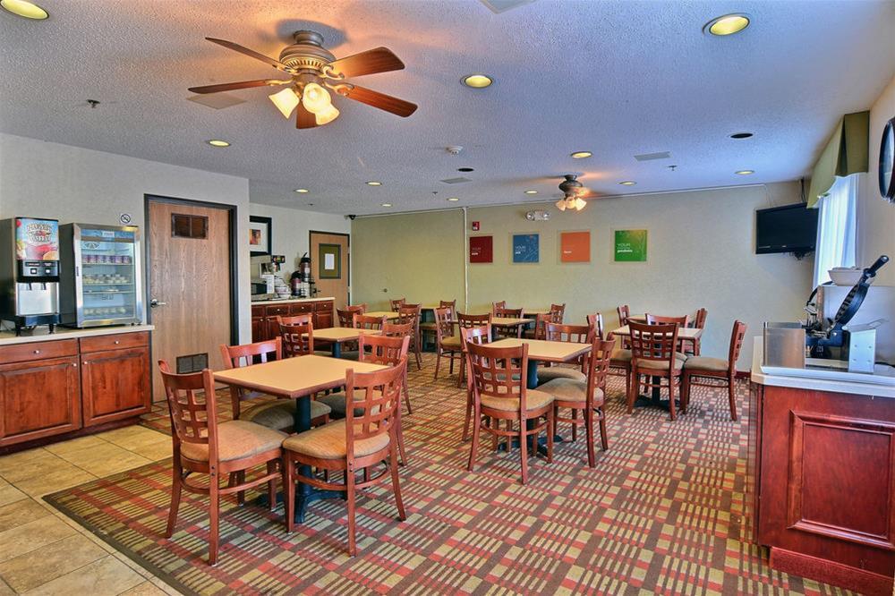 Quality Inn East Liverpool Экстерьер фото