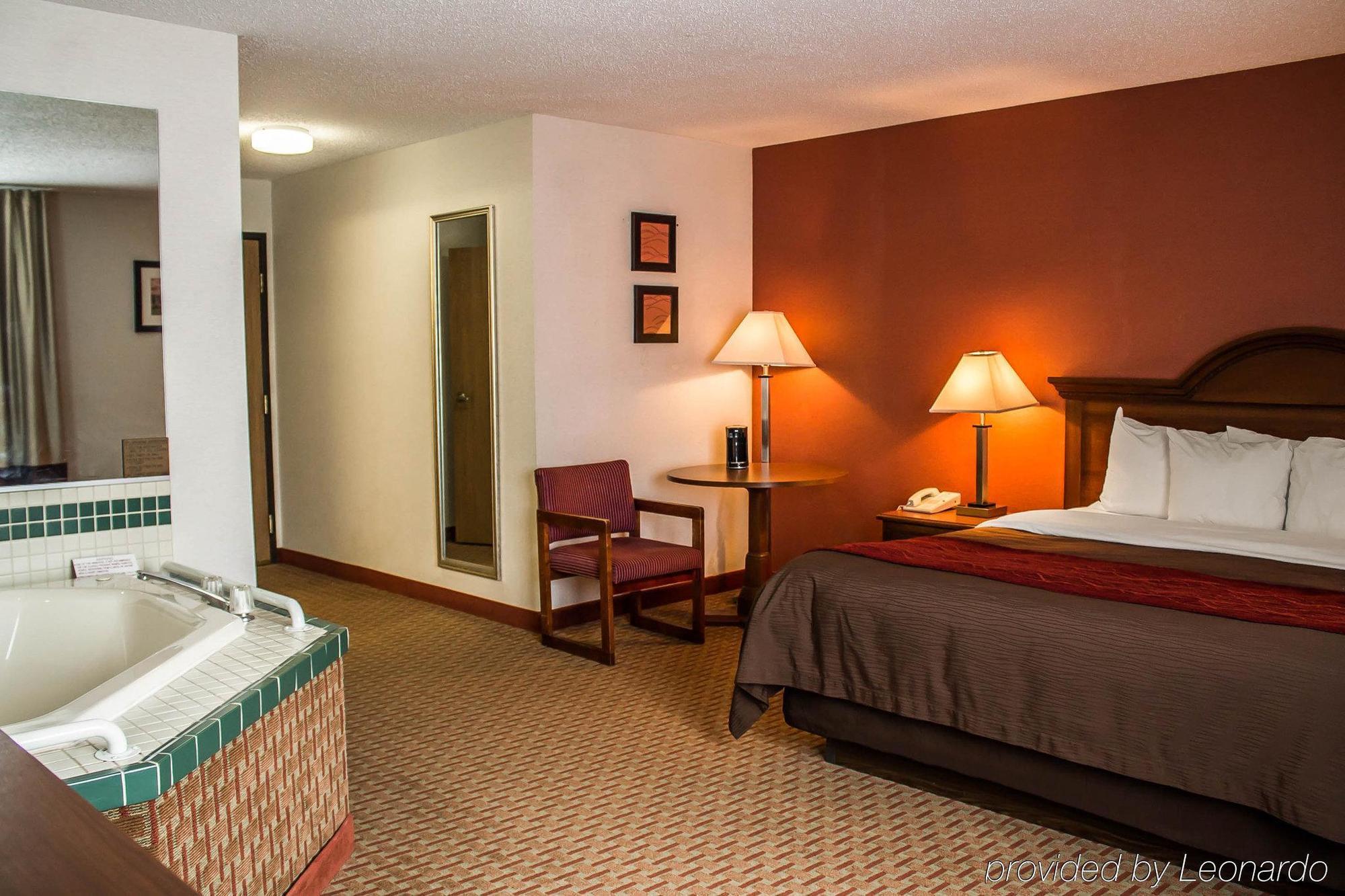 Quality Inn East Liverpool Экстерьер фото