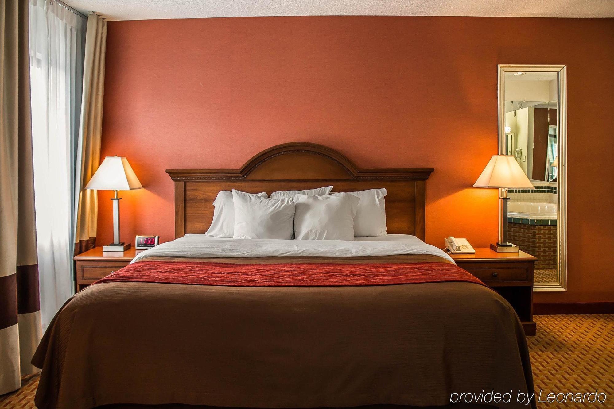 Quality Inn East Liverpool Экстерьер фото